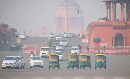 delhi's road with autos rickshaw and vehicles on road during air pollution
